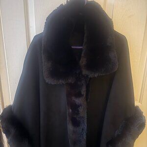 Black Suede Cape with Faux Fur Trim – Elegant & Cozy